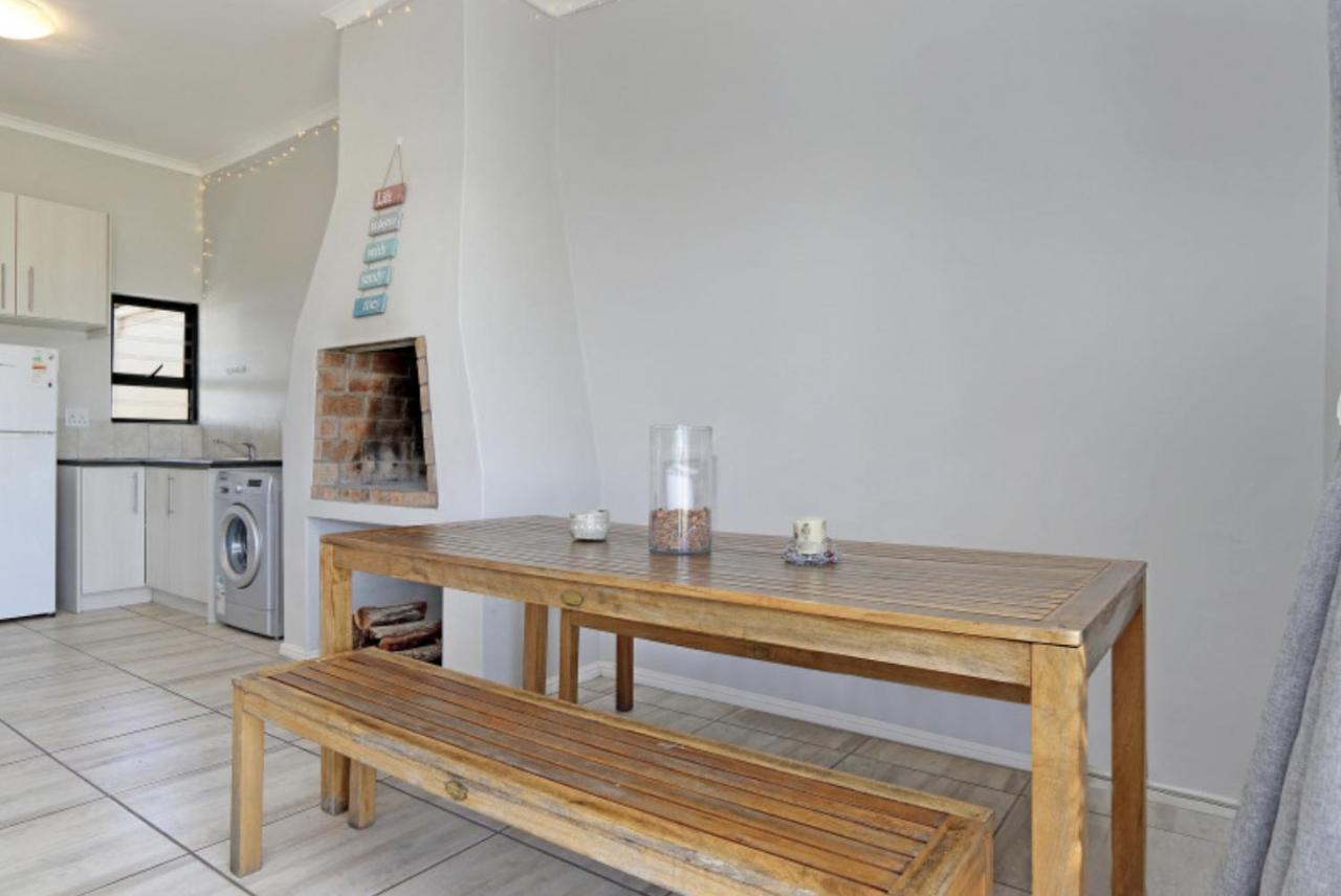 Cheerful On Britannia Beach, West Coast Holiday home *